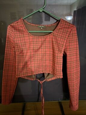 Love Tree Red Plaid Cropped Tie-back Long Sleeve Top
